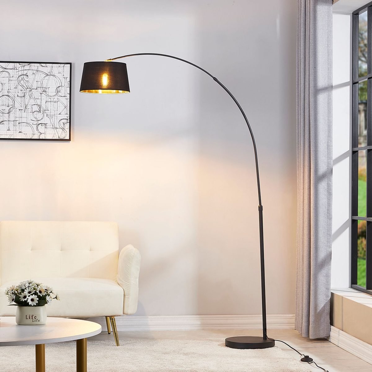 Nowoczesna czarna lampa łukowa ze złotym wnętrzem Arc Basic