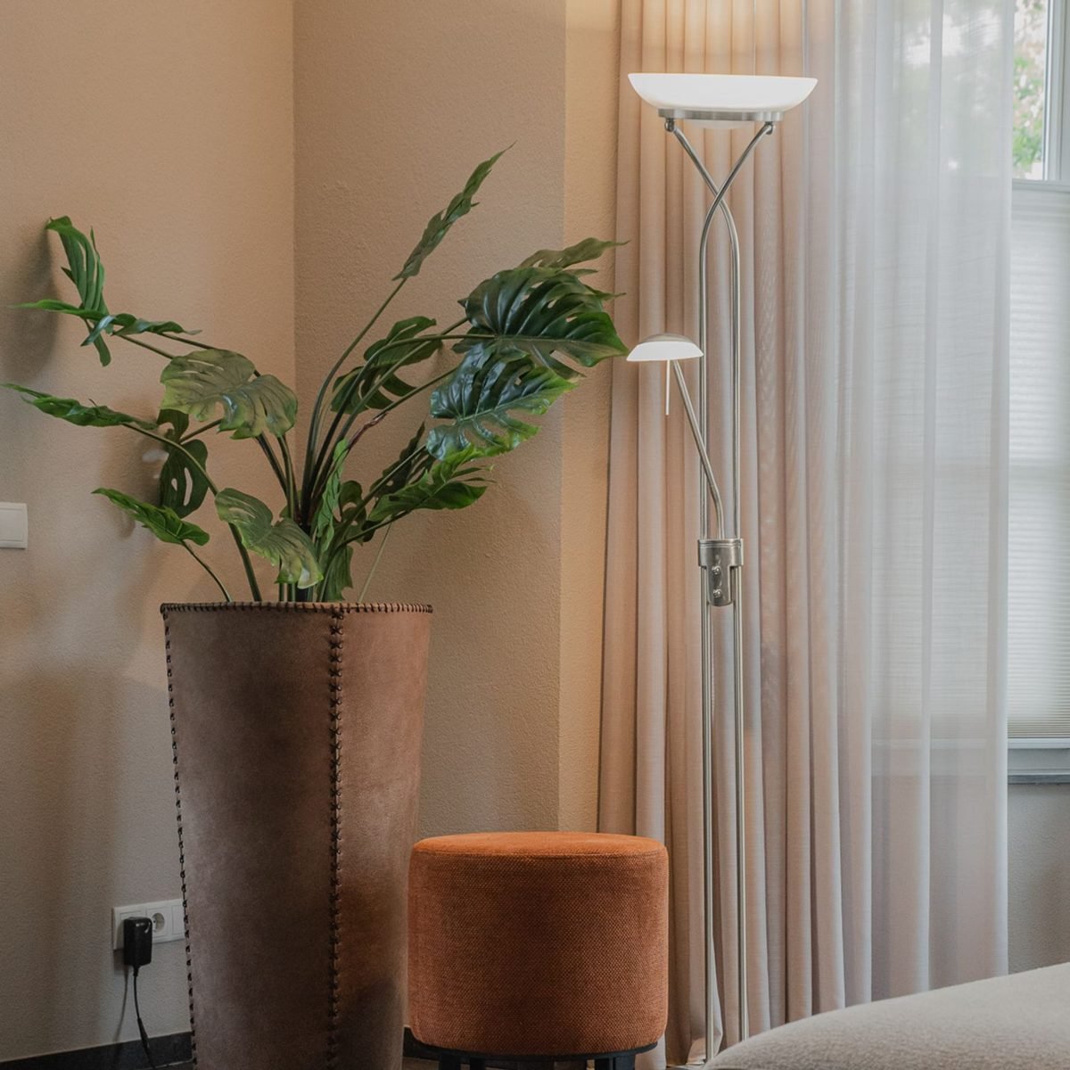 Stalowa lampa podłogowa LED z lampką do czytania i ściemniaczem Empoli